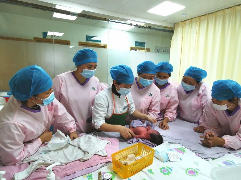 当雄县妇婴监护型护送